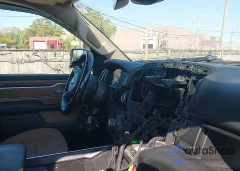 2021 Ram 1500 Big Horn 4X4 5'7 Box z USA, uszkodzony, nr VIN 1C6RRFFGXMN766581